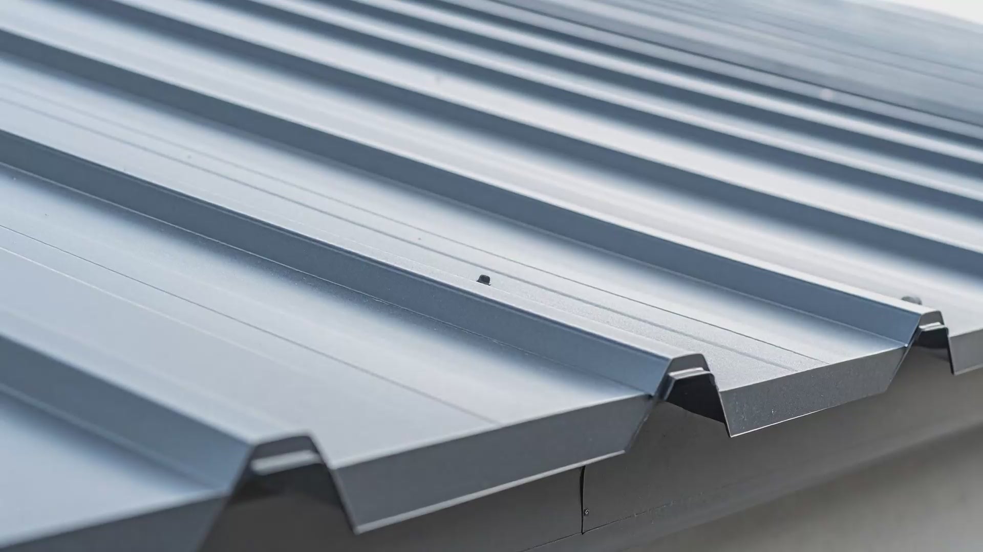 Video laden: Metalldach als Beispiel für individuelle Metallprofil-Lösungen der DE Süd